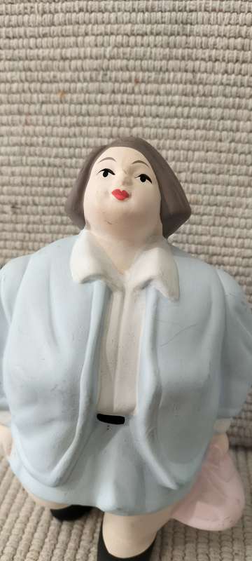 A Magnificent Pair of Rare L'aquilone '87 New York Figurines - Delicate Matt Porcelain