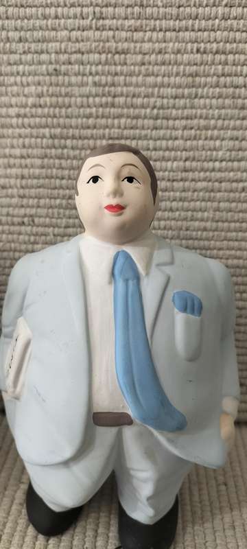 A Magnificent Pair of Rare L'aquilone '87 New York Figurines - Delicate Matt Porcelain