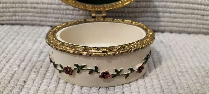 A Stunning Resin Shoe Trinket/Jewelry Holder.