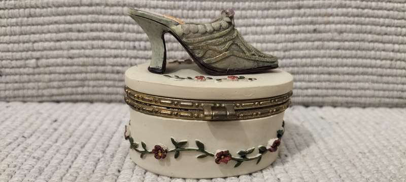 A Stunning Resin Shoe Trinket/Jewelry Holder.