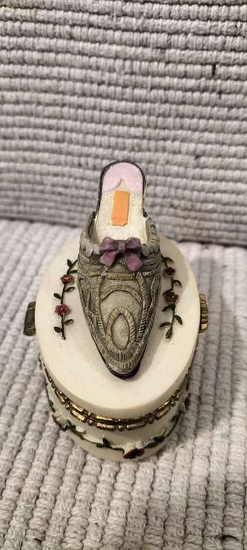 A Stunning Resin Shoe Trinket/Jewelry Holder.