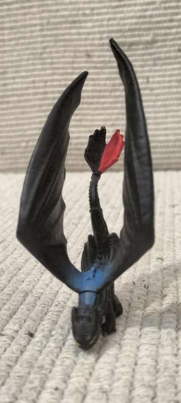 A Superb Set Of 2 Genuine 2013 Dreamworks How to Train Your Dragon Figurines.