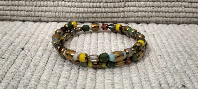 2 Ring Memory Faceted Crystal with Gold Tone Bracelet. (Nr2)