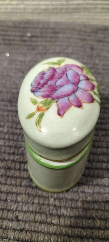 Stunning Circa 1990 Glazed Ceramic Lidded Trinket/Pill Holder (Nr1)