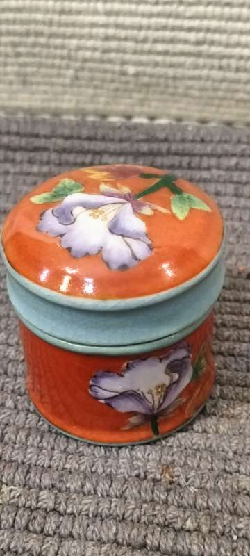 Stunning Circa 1990 Glazed Ceramic Lidded Trinket/Pill Holder (Nr2)