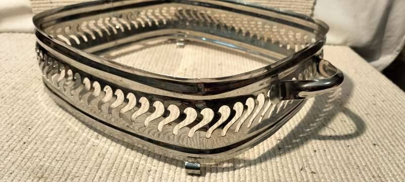 Stainless Steel Glass Serving Dish Holder.
