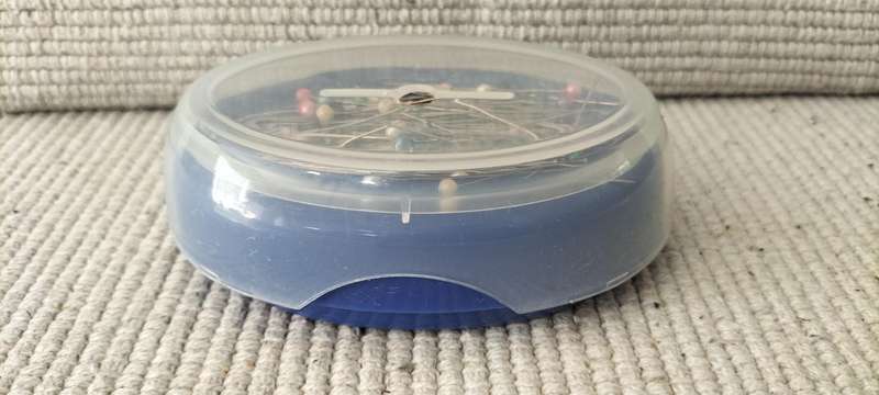 Magnetic Pin Holder with Cover