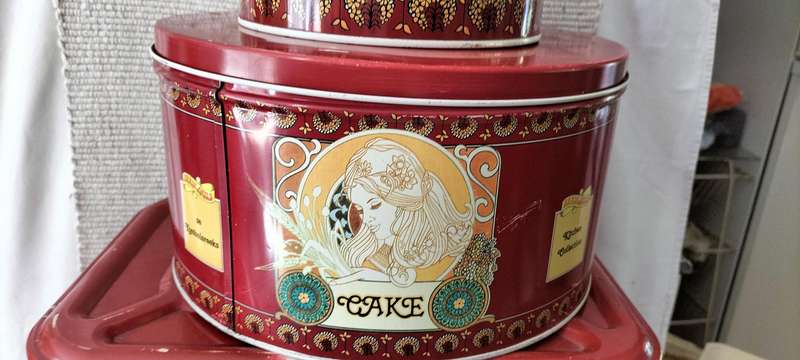 A Magnificent Very Rare 8 Pieces Vintage Circa 1970 Bradlows Kitchen Collection Tin Storage Set.