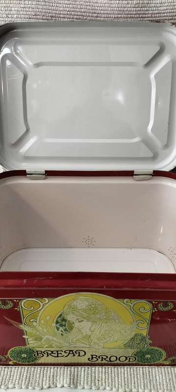 A Magnificent Very Rare 8 Pieces Vintage Circa 1970 Bradlows Kitchen Collection Tin Storage Set.