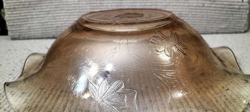 Magnificent Circa 1950 Jeannette Iridescent Floragold Louise Large Ruffled Rim Serving Bowl