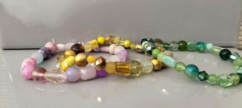 Stunning Quality Set of 3 Crystal/Glass Stretch Bracelets. (Nr15)