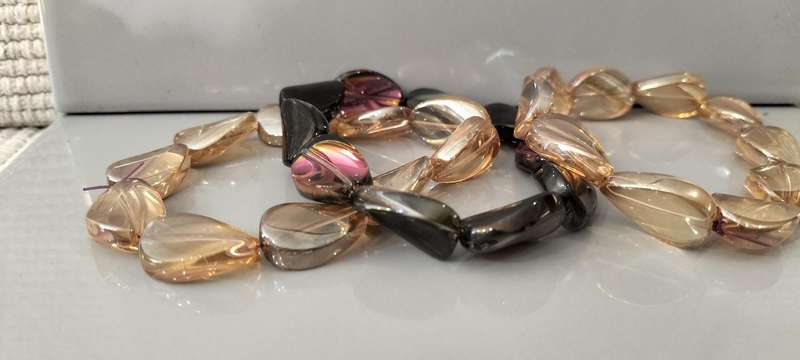 Stunning Quality Set of 3 Electroplate Glass Stretch Bracelets. (Nr20)