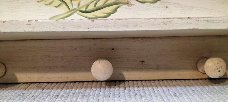 Aged Look Kitchen Cloth Hanger/Shelf.