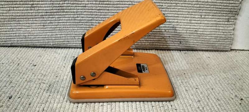 Quality Carl no 70 Two Hole Paper Punch