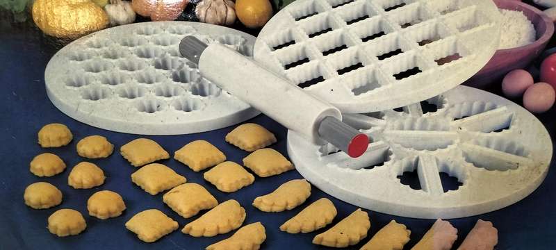 Complete 4 Piece Doug Magic Pie/Dumpling etc Maker