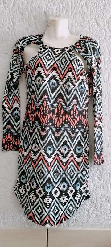 New Wave Girls Long Sleeve Top/Dress (Nr95). 14-15yrs