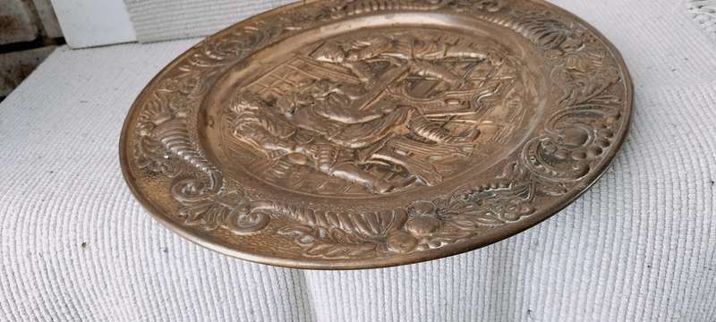 Beautiful Brass/Copper Lacquered Wall Plate. (nr2)