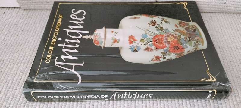 The Hamlyn Colour Encyclopedia of Antiques 1982 - Hardcover