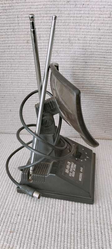 Vintage Model 645 UHF/VHD/FM Antenna
