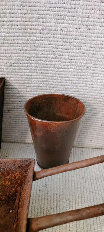 Set of 3 Rusted Finish Metal Planters