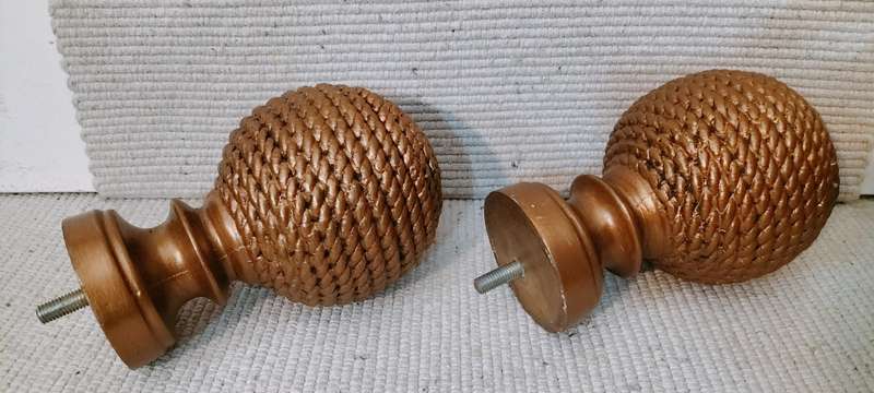 Stunning Set of 2 Large Heavy Gold Finish Curtain Rod Finials (ends). (Set3)