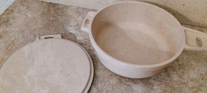 Small Lidded Litton Ware Microwave, Conventional and Convection Oven Dish