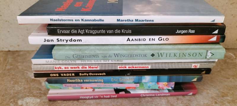Set of 10 Small Afrikaans Christian/Faith/Religious Books. (Set2)