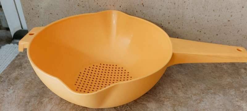 Quality Tupperware Strainer