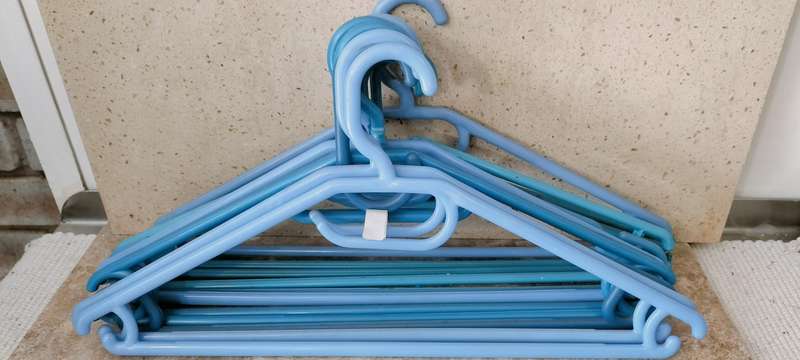 Pack of 10 Quality Plastic Hangers. Blue. (Set 4)