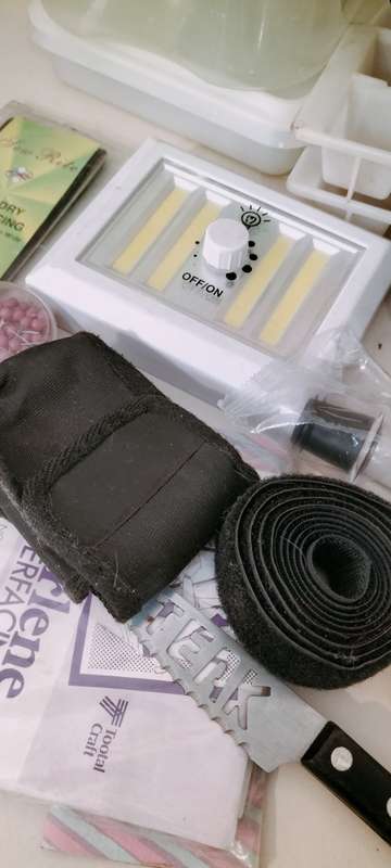 A Collection of +- 30 Usable Odds and Ends. See Photos For Items
