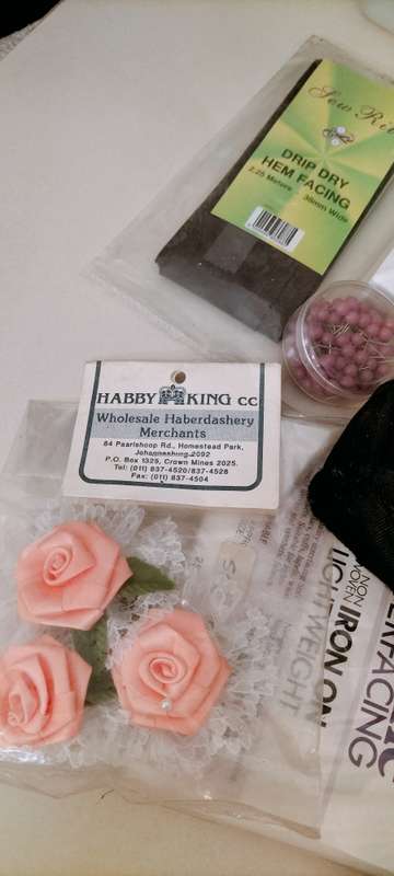 A Collection of +- 30 Usable Odds and Ends. See Photos For Items