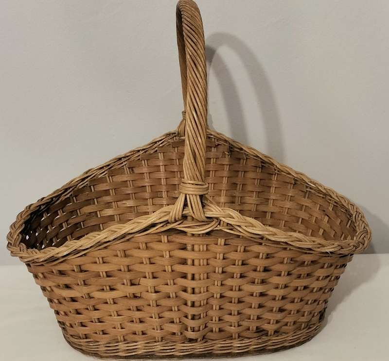 A Quality Vintage Picnic Basket in Good Condition.