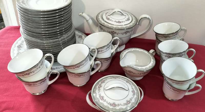 Magnificent 42 Piece Noritake Glenwood 5770  Tea Set (12 Setting) - Mint Condition