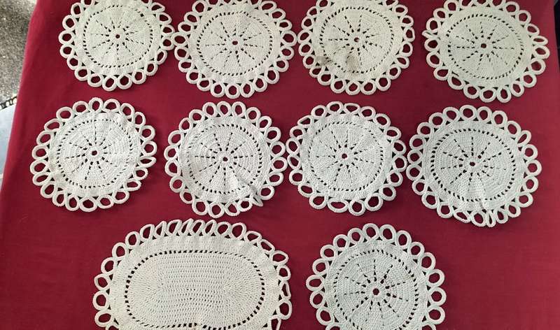 A Superb Set of 10 Crochet Place Mats/Doilies. (nr22)