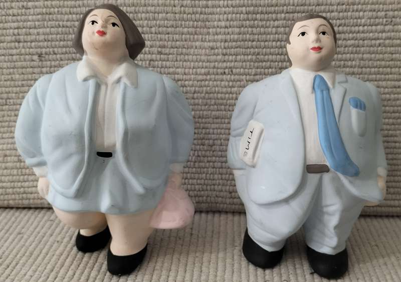 A Magnificent Pair of Rare L'aquilone '87 New York Figurines - Delicate Matt Porcelain