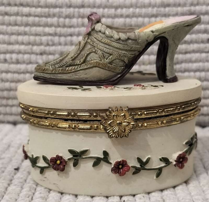 A Stunning Resin Shoe Trinket/Jewelry Holder.