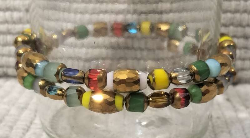 2 Ring Memory Faceted Crystal with Gold Tone Bracelet. (Nr2)