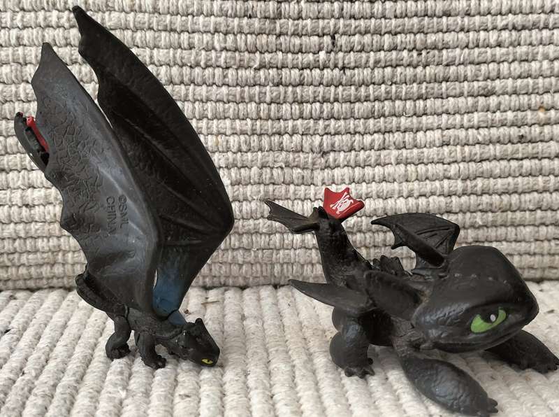 A Superb Set Of 2 Genuine 2013 Dreamworks How to Train Your Dragon Figurines.
