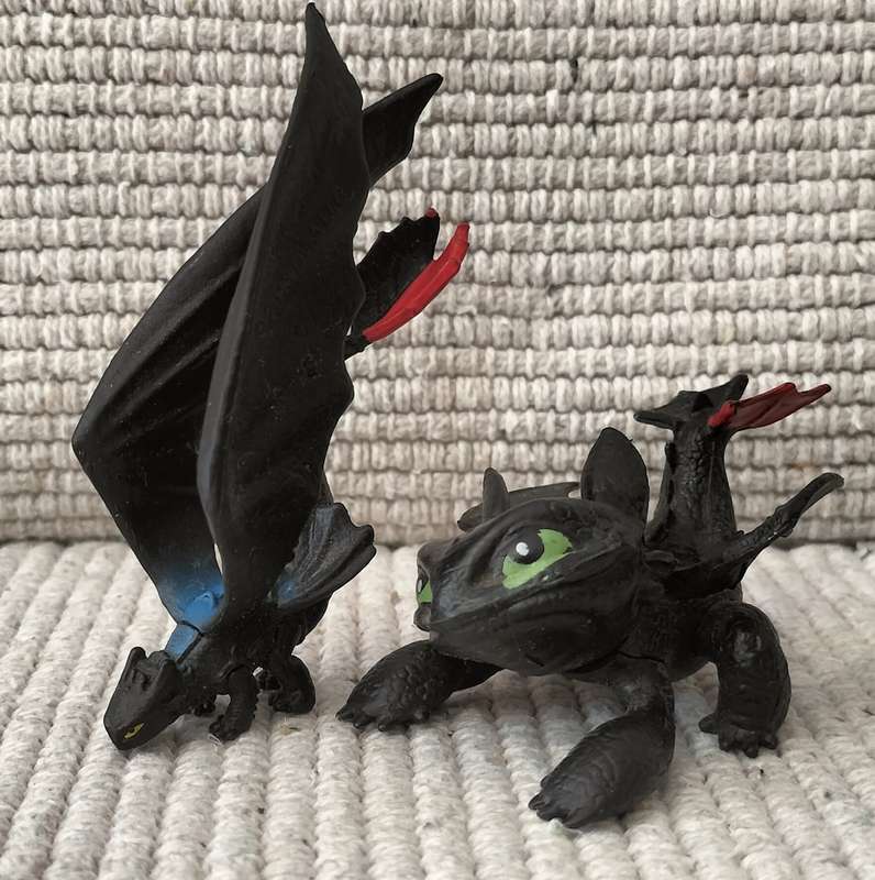 A Superb Set Of 2 Genuine 2013 Dreamworks How to Train Your Dragon Figurines.