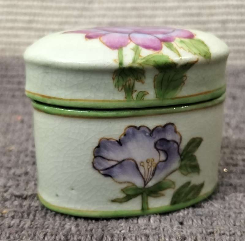 Stunning Circa 1990 Glazed Ceramic Lidded Trinket/Pill Holder (Nr1)
