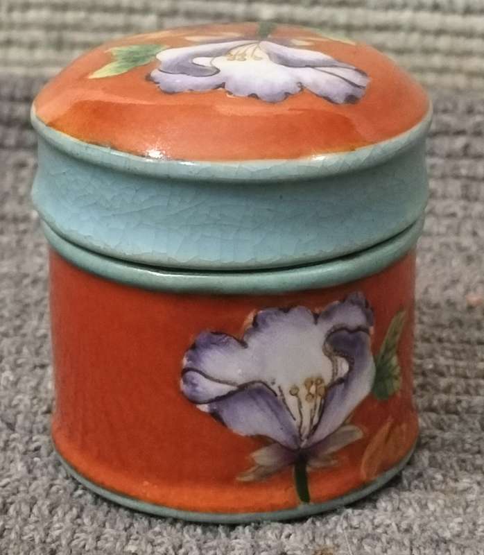 Stunning Circa 1990 Glazed Ceramic Lidded Trinket/Pill Holder (Nr2)