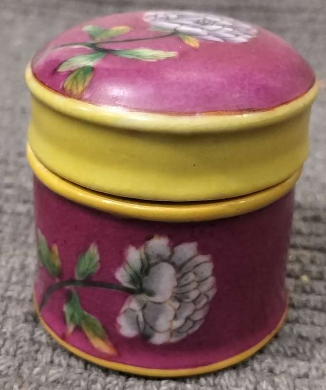 Stunning Circa 1990 Glazed Ceramic Lidded Trinket/Pill Holder (Nr3)