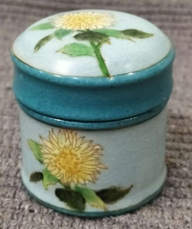 Stunning Circa 1990 Glazed Ceramic Lidded Trinket/Pill Holder (Nr4)