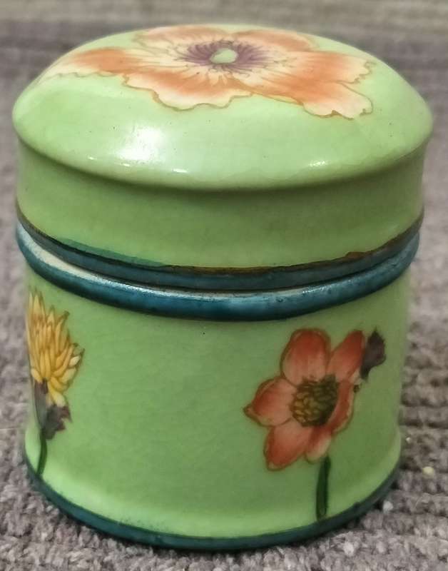 Stunning Circa 1990 Glazed Ceramic Lidded Trinket/Pill Holder (Nr5)
