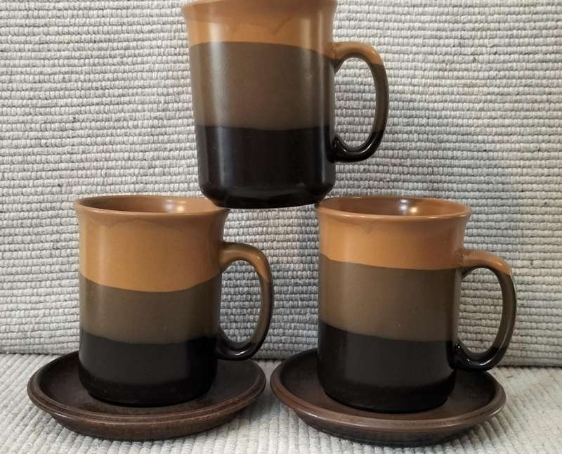 A Stunning 5 Piece Stoneware Coffee Mug Set.