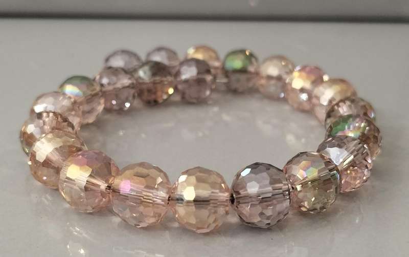 Stunning Quality Crystal/Glass Memory Bracelet. (Nr3)