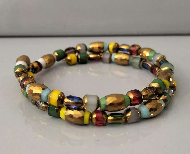 Stunning Quality Crystal/Glass Memory Bracelet. (Nr4)