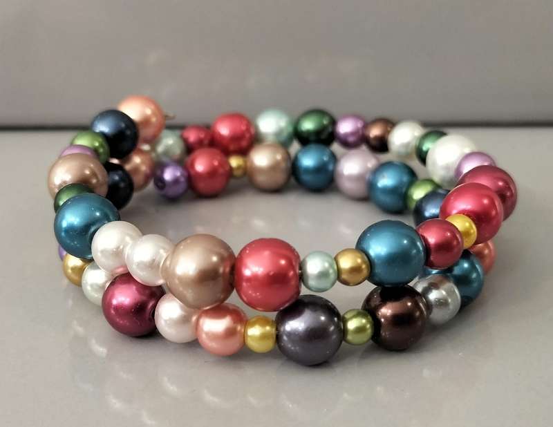 Stunning Quality Crystal/Glass Memory Bracelet. (Nr7)