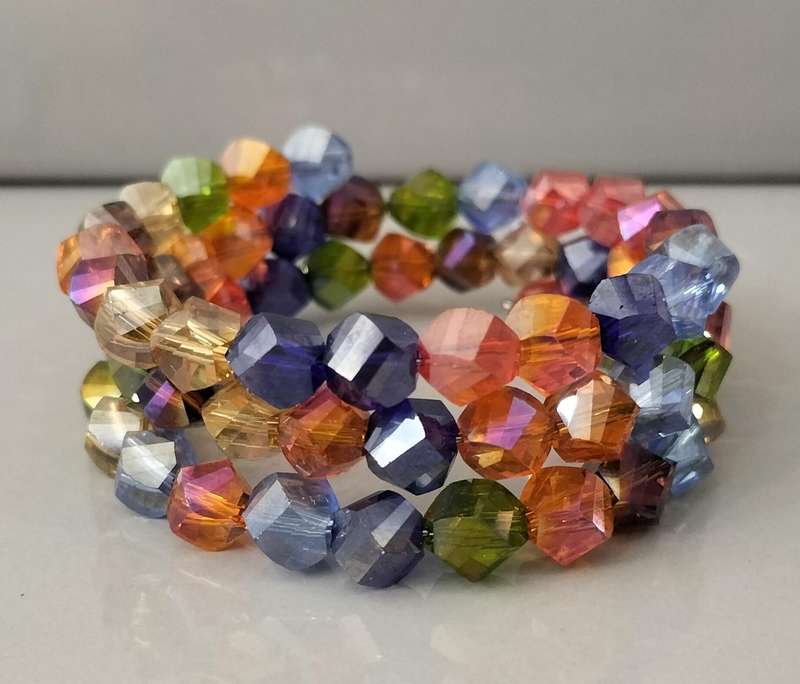 Stunning Quality Crystal/Glass Memory Bracelet. (Nr8)