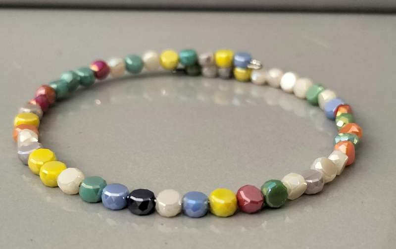 Stunning Quality Crystal/Glass Memory Bracelet. (Nr10)